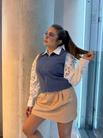 Top azul básico con cierre