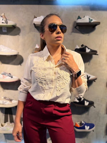 Camisa manga larga beige con bordado western nude