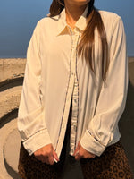 Camisa manga larga beige con detalle leopardo