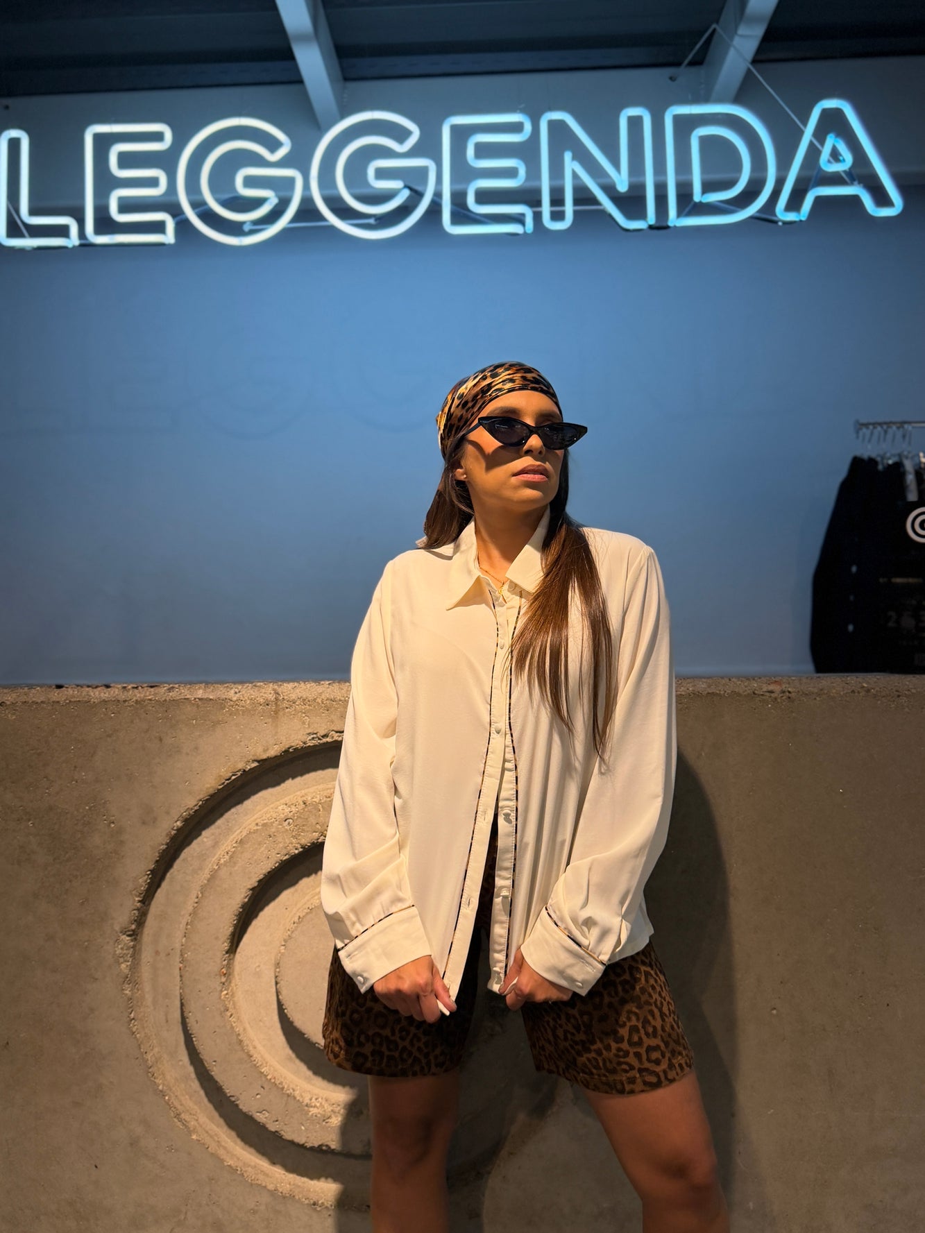 Camisa manga larga beige con detalle leopardo