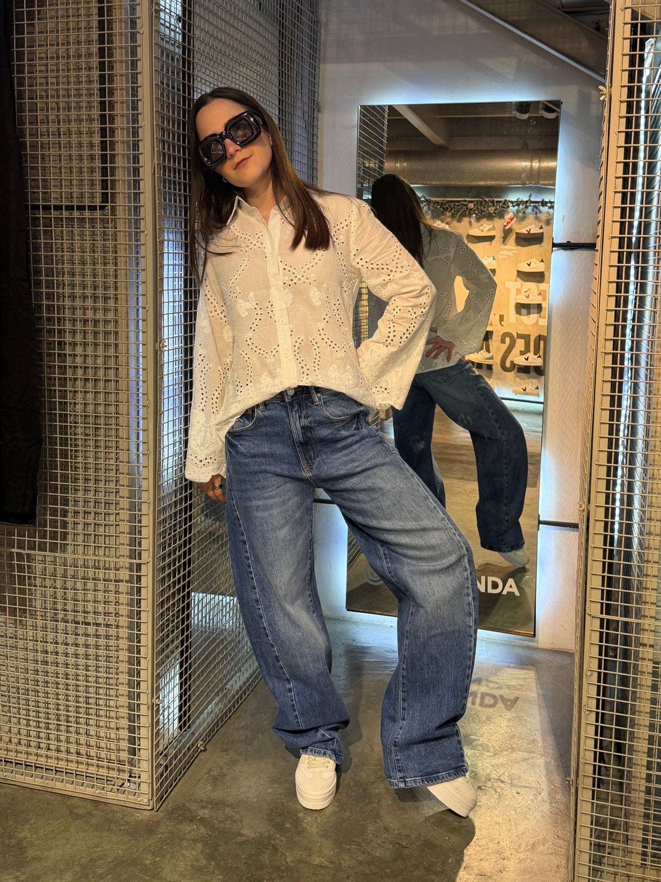 Camisa blanca ojalillo y bordado