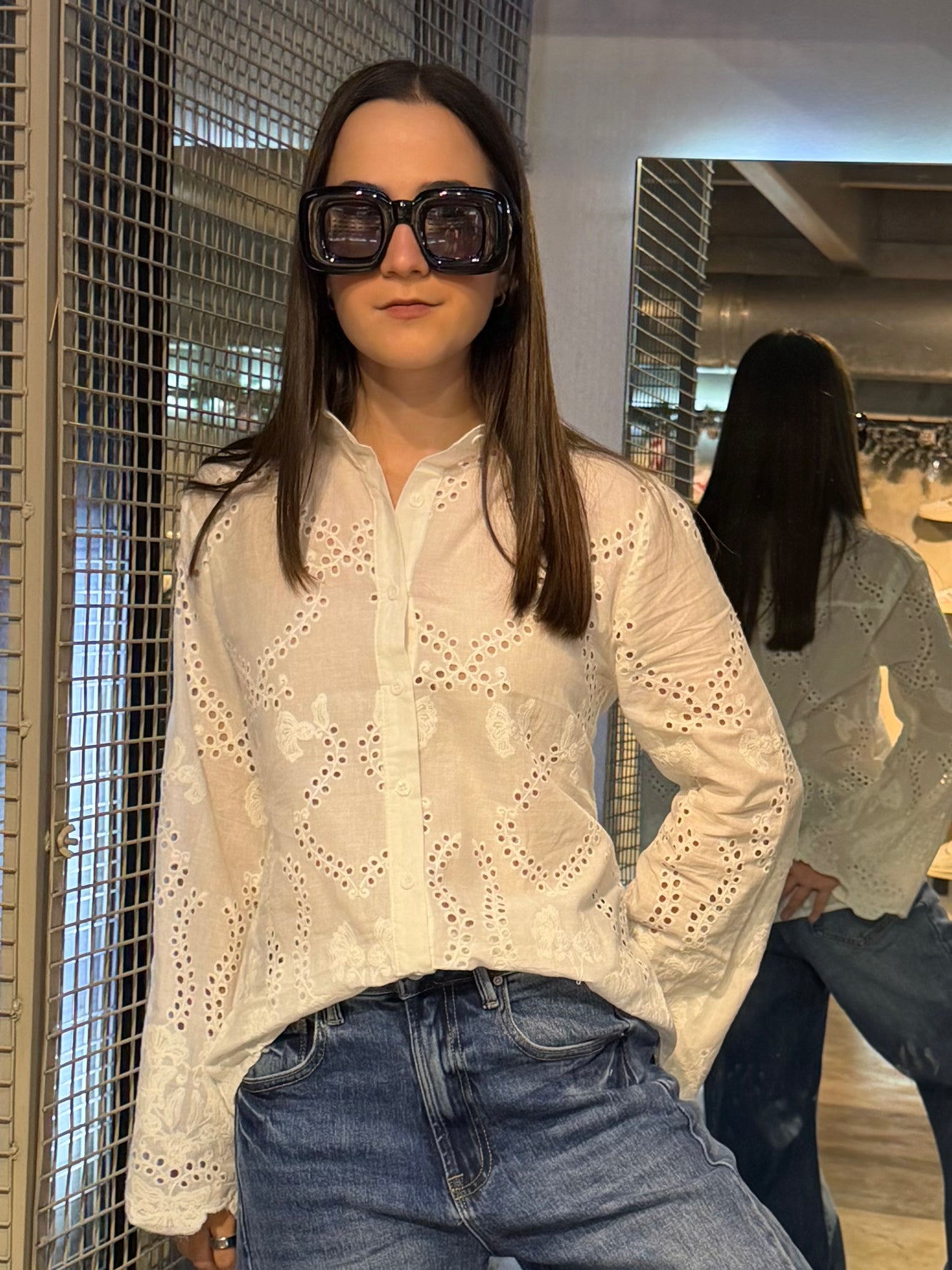 Camisa blanca ojalillo y bordado