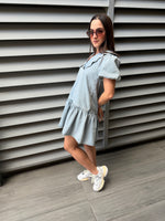 Vestido de jean con cuello de solapas