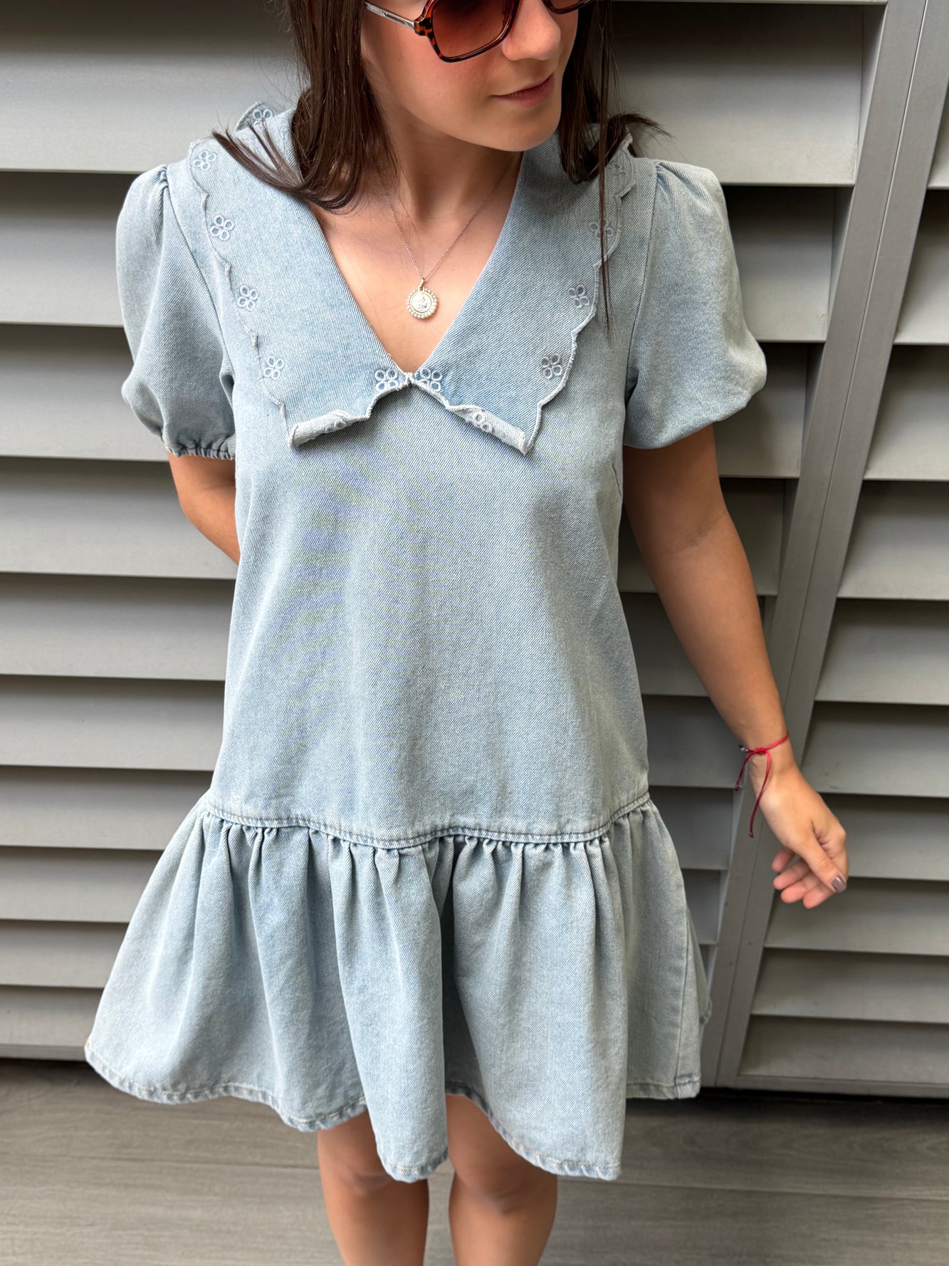 Vestido de jean con cuello de solapas