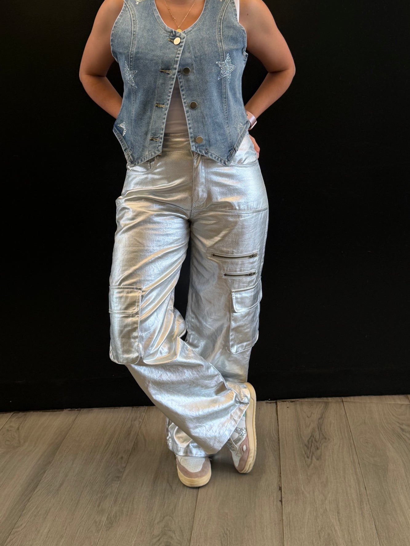 Pantalón cargo plateado