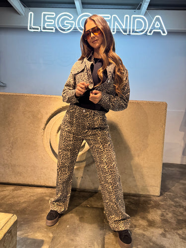 Jean mom washed leopard print