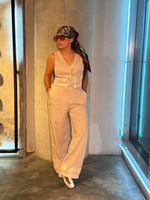 Set beige de chaleco y pantalón con bordado nude