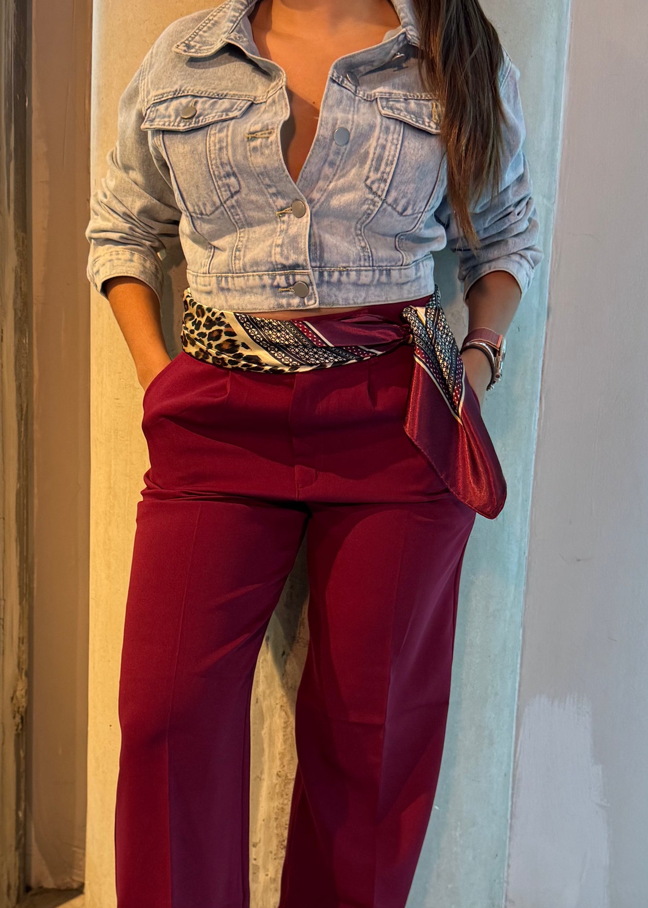 Pantalón vino palazzo con botón