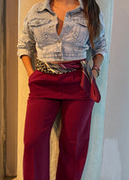 Pantalón vino palazzo con botón