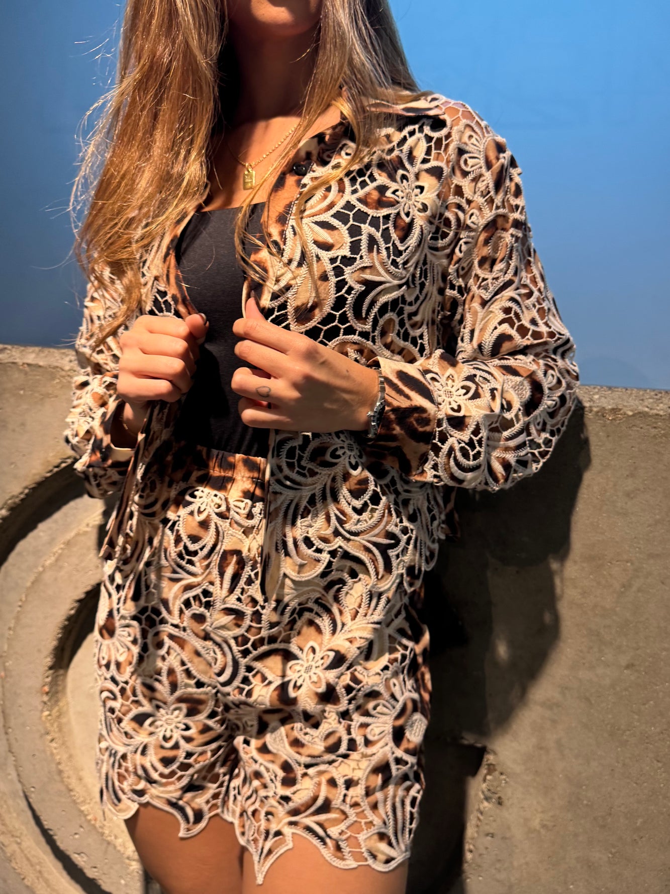 Set leopard print con tejido