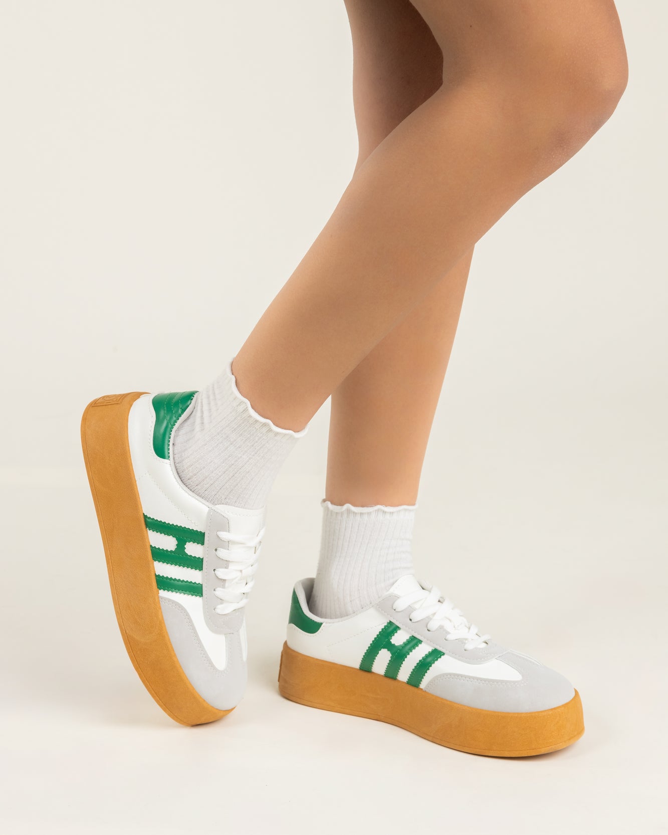 Sneakers blanco y verde de plataforma