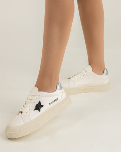 Sneakers crudo y estrella negro