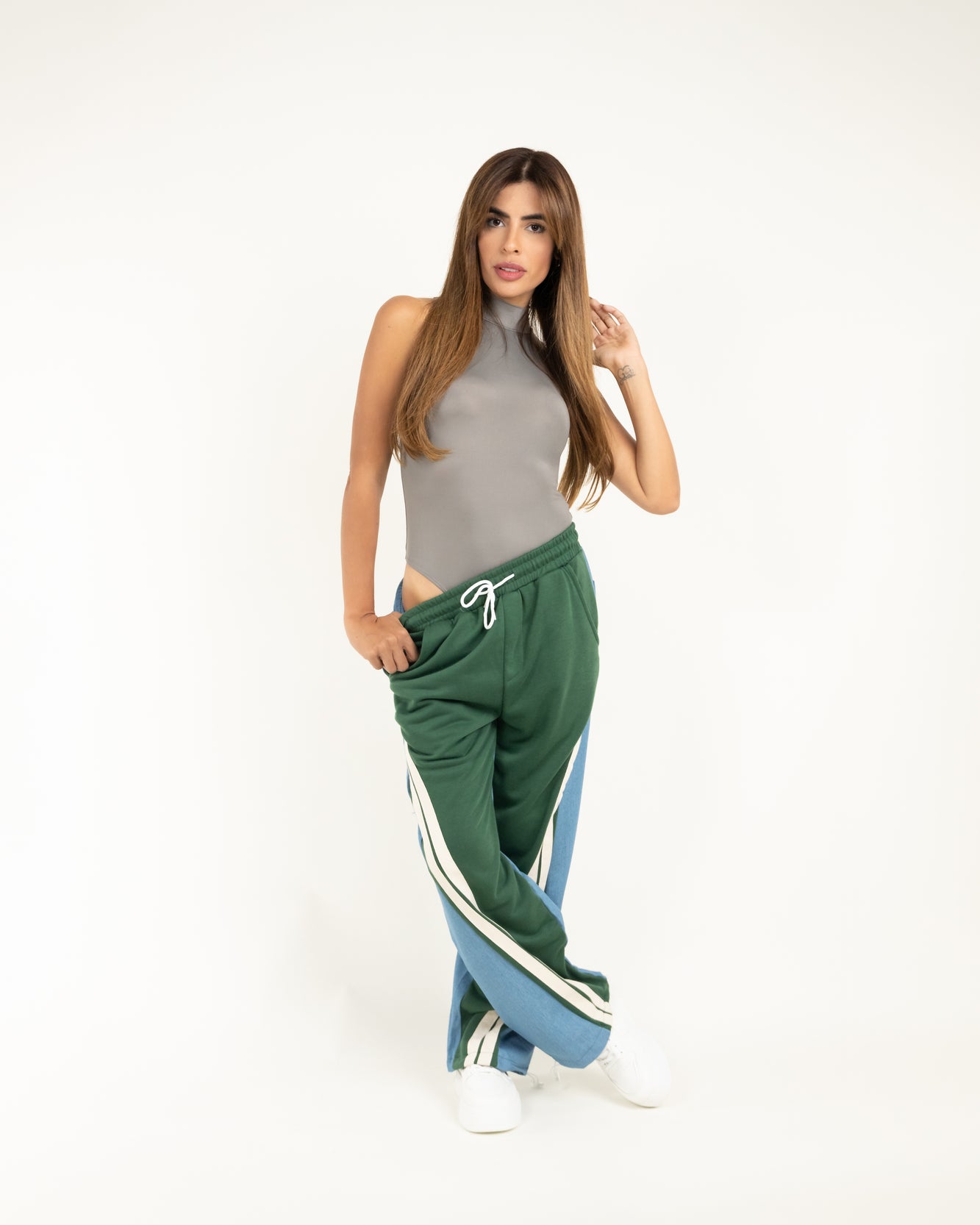 Track pants de jean con paneles verde