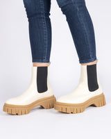 Chelsea boot de cuerina beige