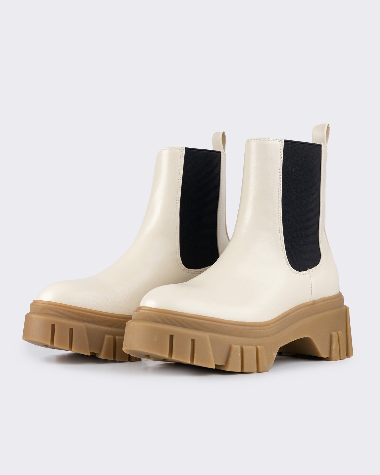 Chelsea boot de cuerina beige