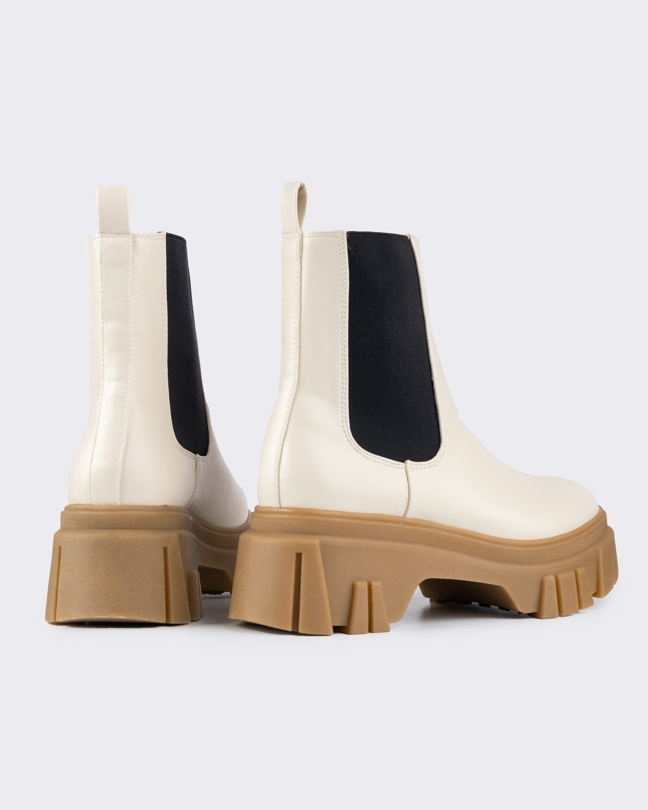 Chelsea boot de cuerina beige