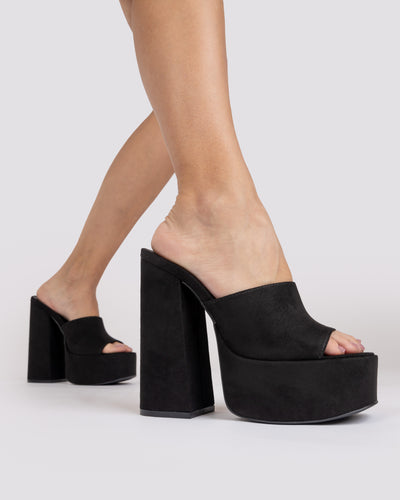 Sandalias de tacón y terciopelo negro